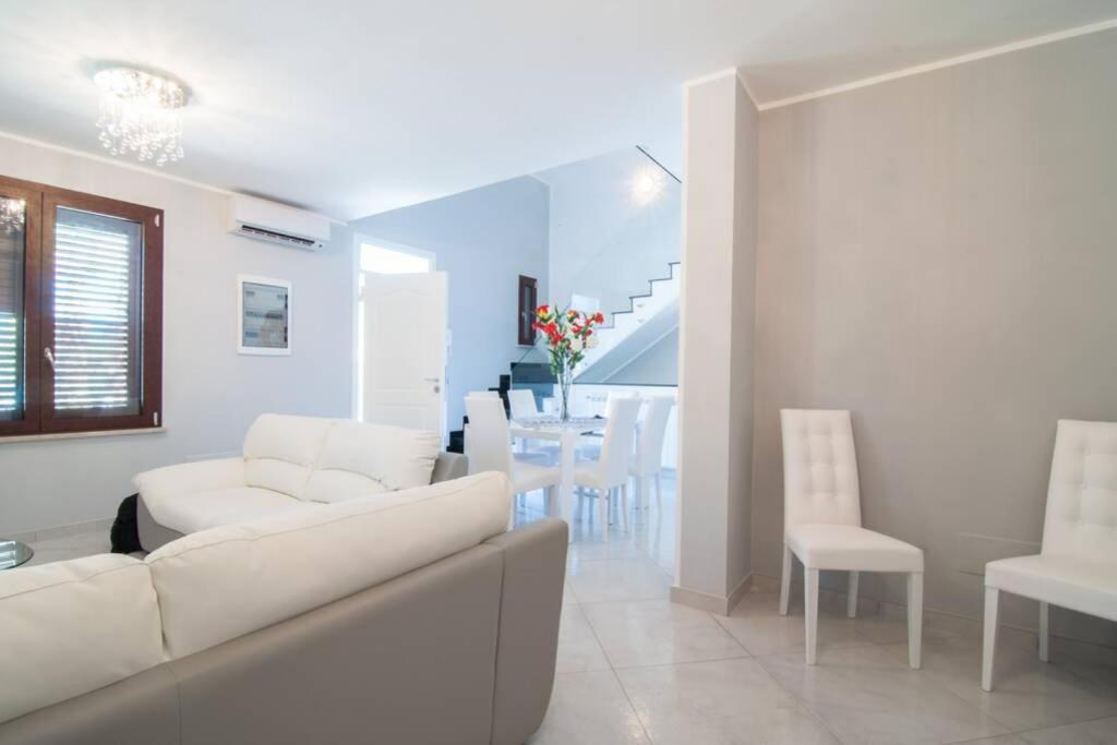 Hh Selection Emiro Villa Lascari Exterior photo
